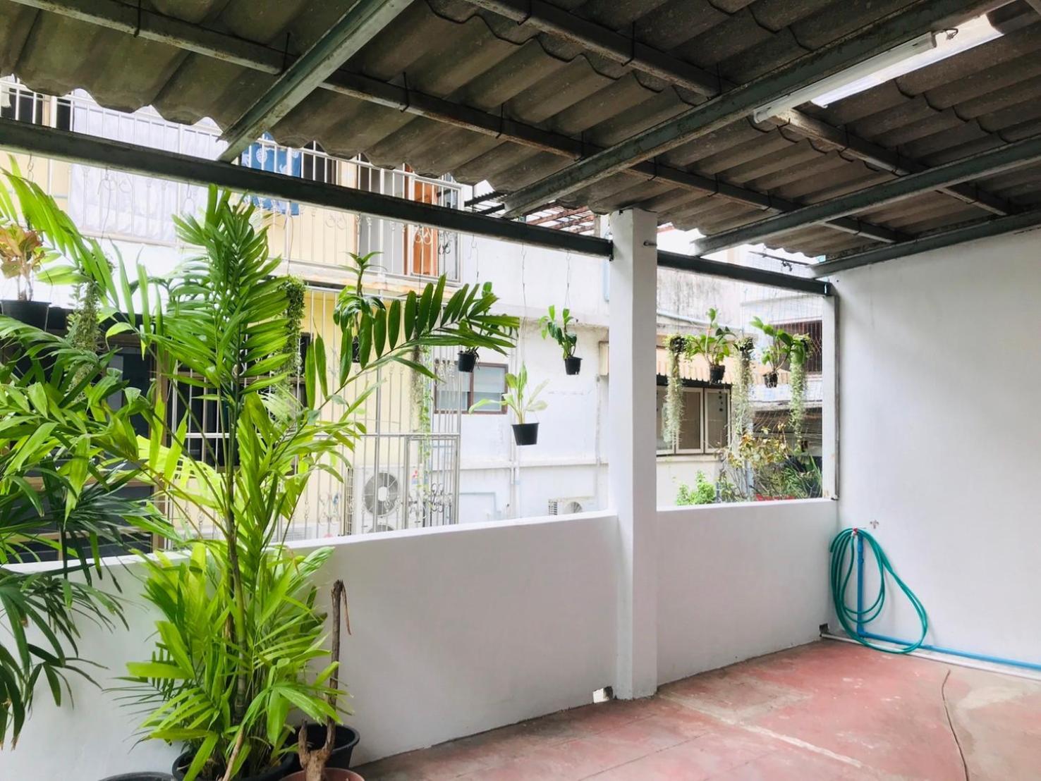 Silom Guesthouse Bangkok Bagian luar foto