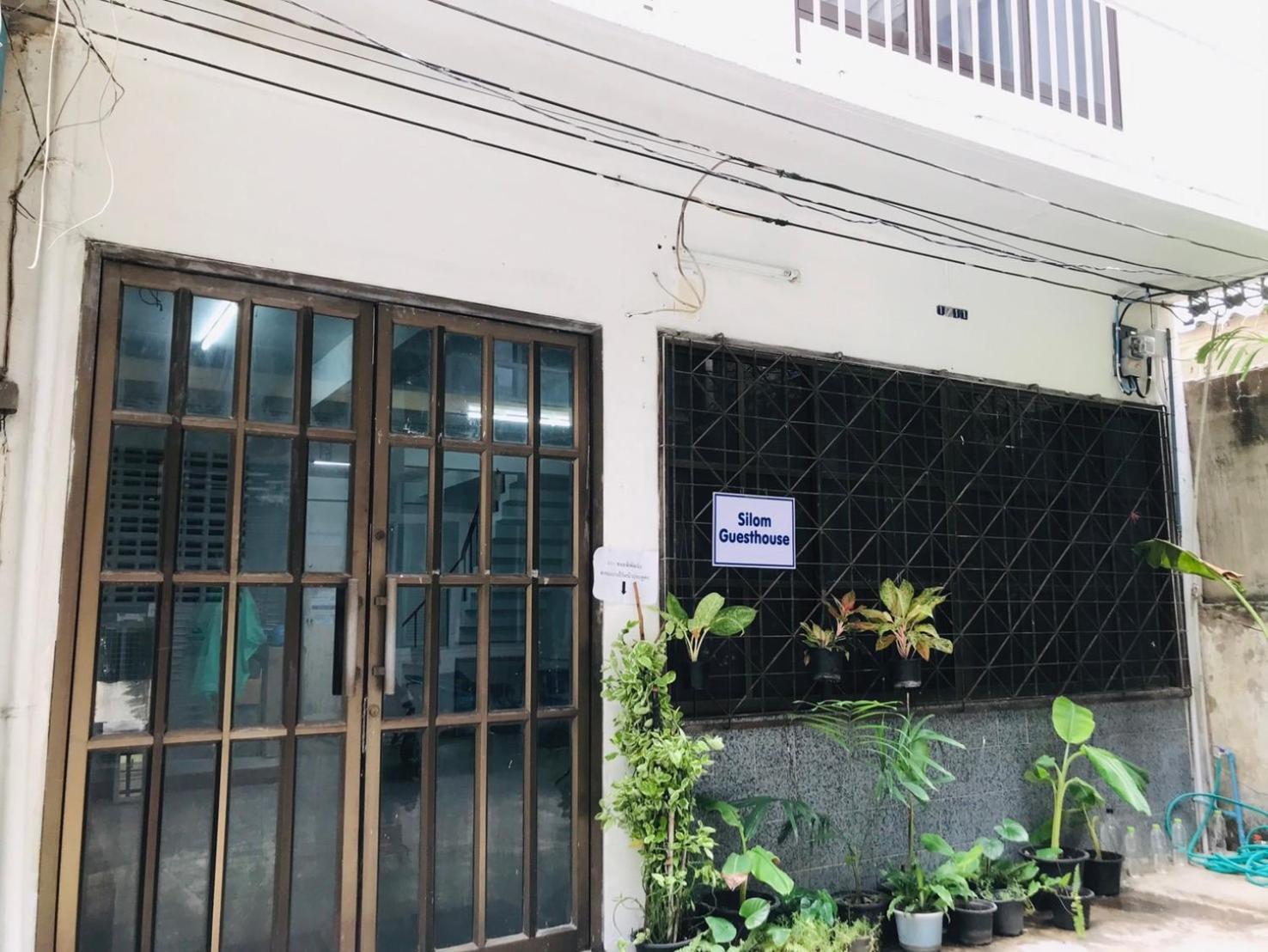 Silom Guesthouse Bangkok Bagian luar foto