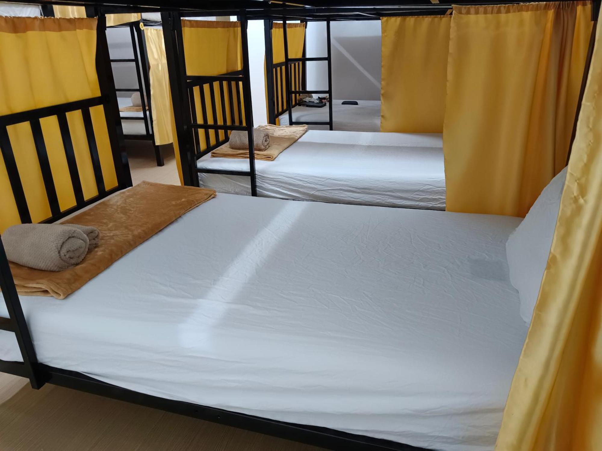 Silom Guesthouse Bangkok Bagian luar foto