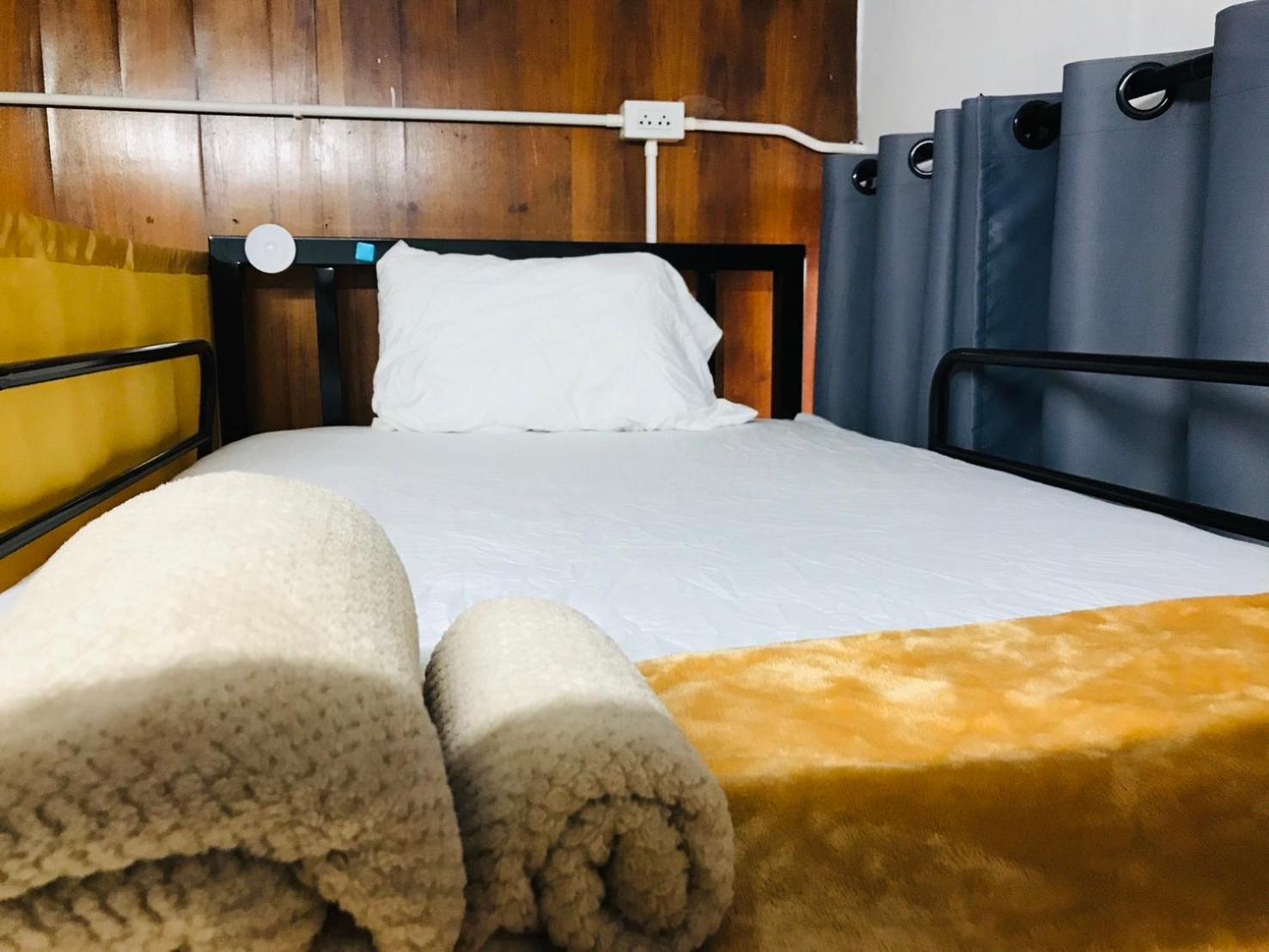 Silom Guesthouse Bangkok Bagian luar foto