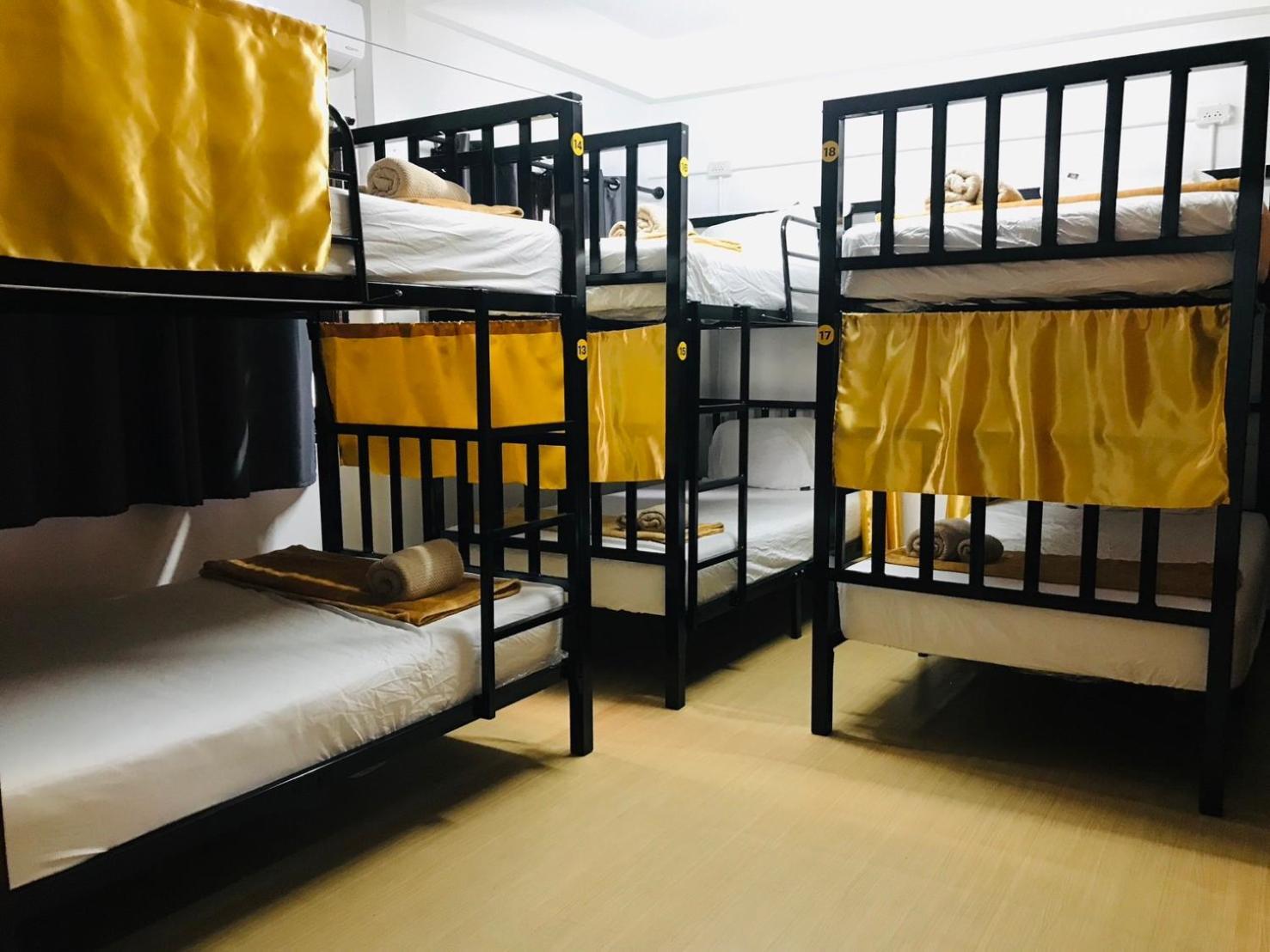 Silom Guesthouse Bangkok Bagian luar foto