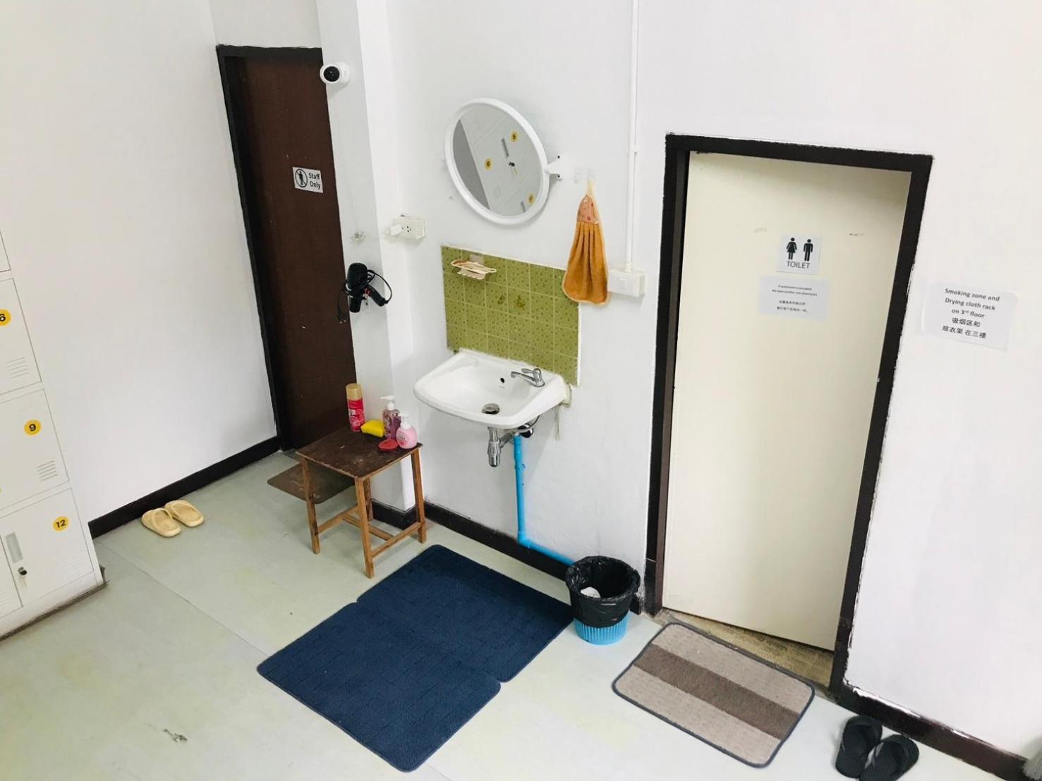 Silom Guesthouse Bangkok Bagian luar foto