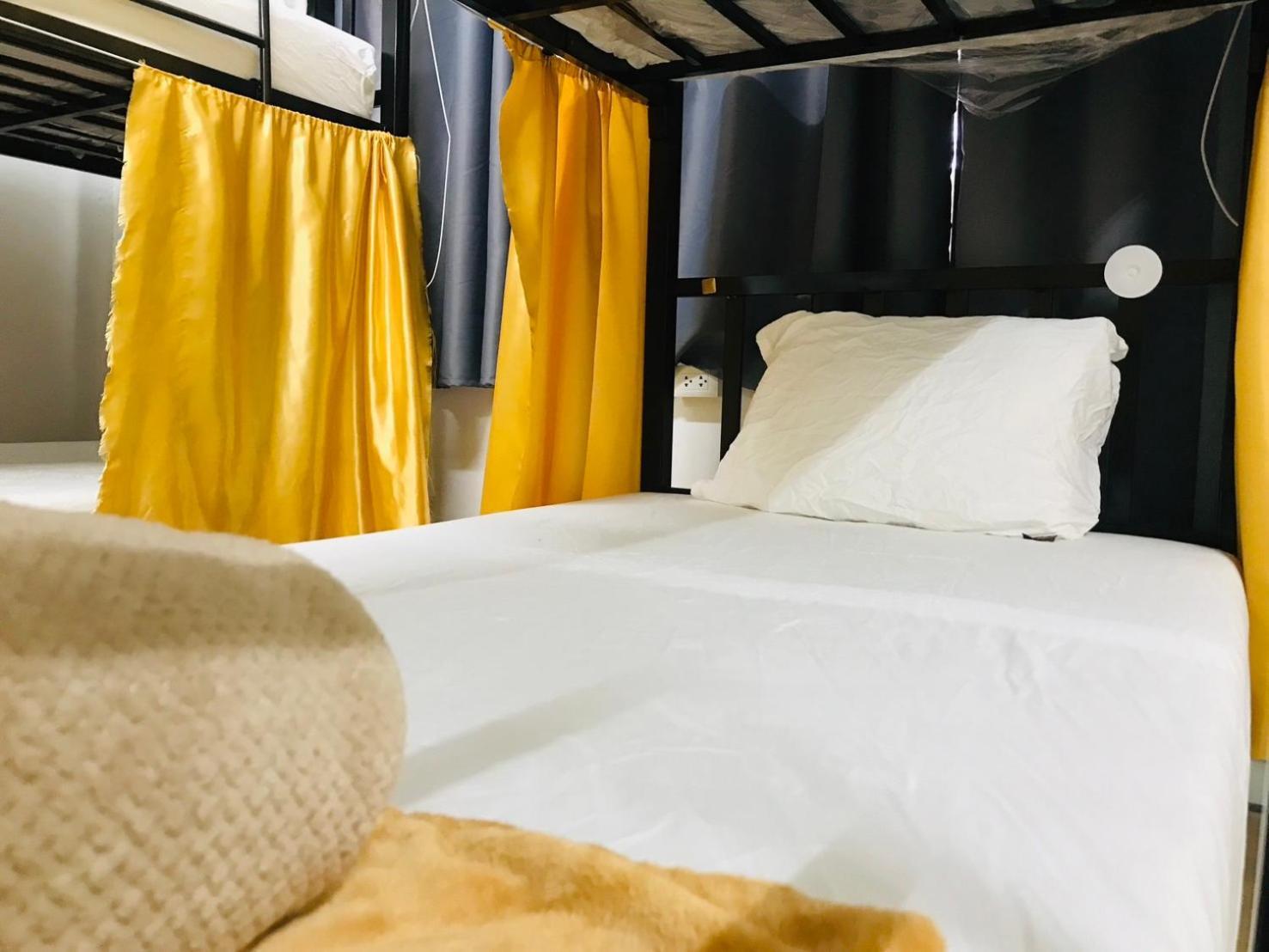 Silom Guesthouse Bangkok Bagian luar foto